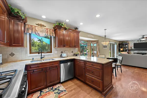 25W185 Setauket AVE, Naperville, IL 60540