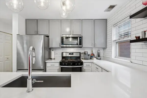 667 W DIVISION ST #3C, Chicago, IL 60610