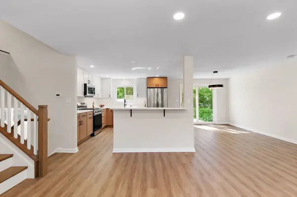 1005 Carlton LN, Schaumburg, IL 60193