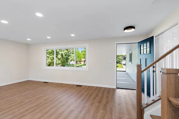 1005 Carlton LN, Schaumburg, IL 60193