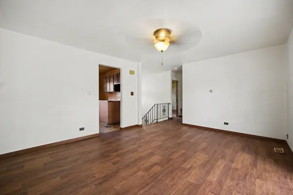 528 E Stimmel ST, West Chicago, IL 60185