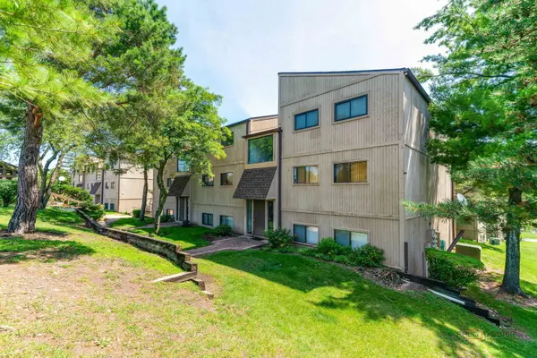 53 Oak Hill Colony ST #10, Fox Lake, IL 60020