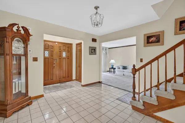570 N Ellsworth AVE, Addison, IL 60101