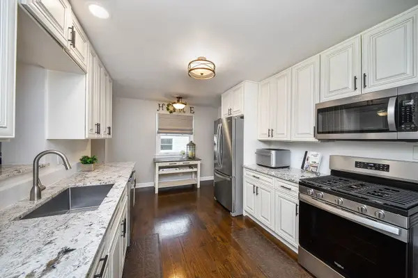 263 Hillside AVE, Glen Ellyn, IL 60137