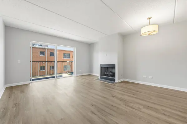 811 Chicago AVE #405, Evanston, IL 60202