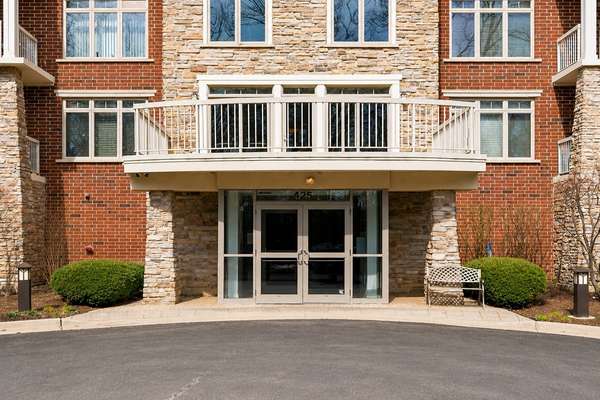 425 BENJAMIN DR #202,  Vernon Hills,  IL 60061