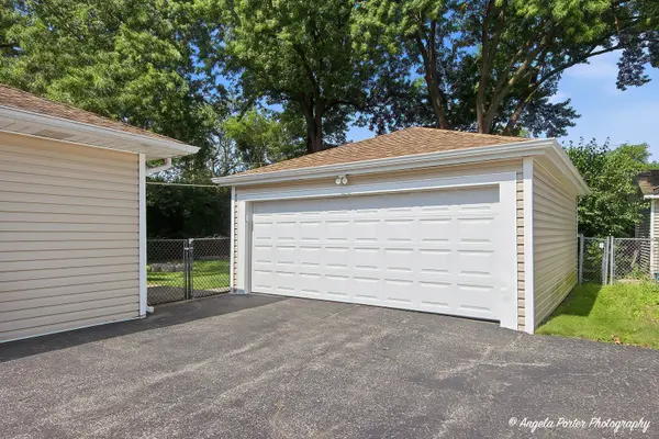 2409 Robin LN, Rolling Meadows, IL 60008
