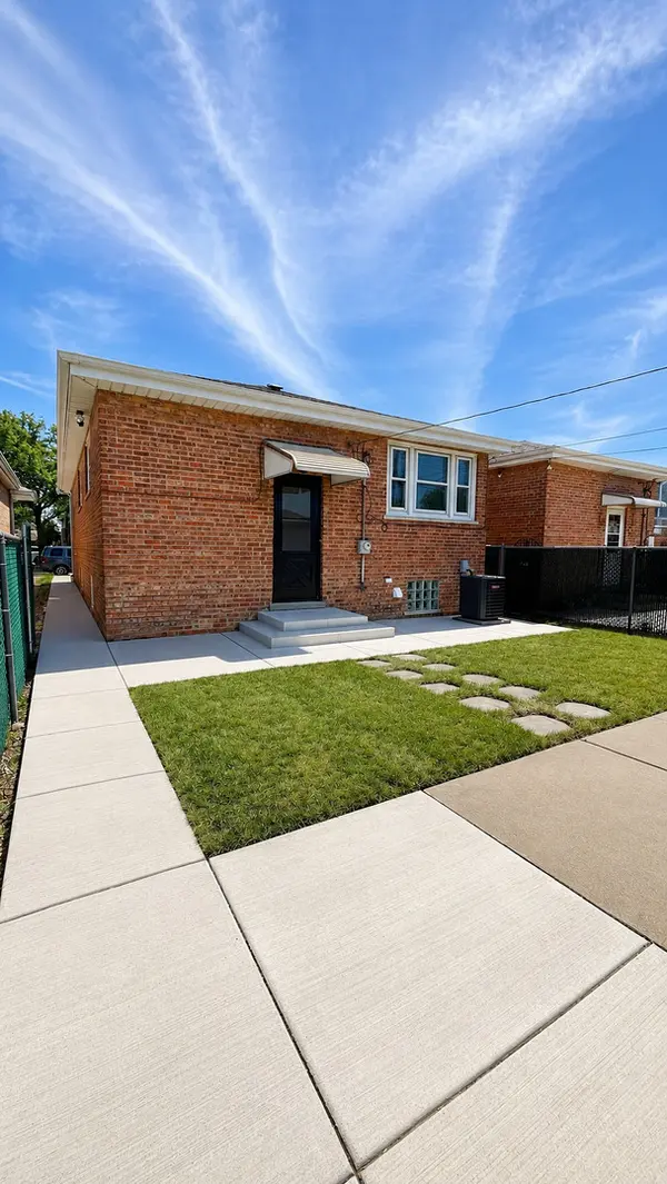 5742 W 63rd PL, Chicago, IL 60638