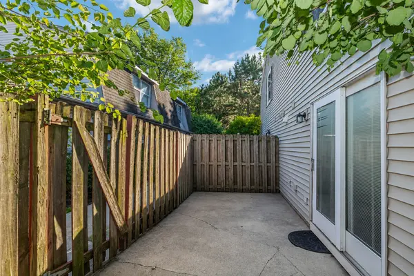 1796 Queensbury CIR, Hoffman Estates, IL 60169