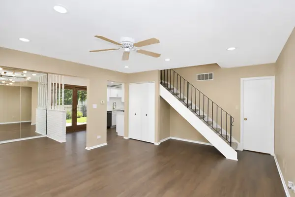 1796 Queensbury CIR, Hoffman Estates, IL 60169