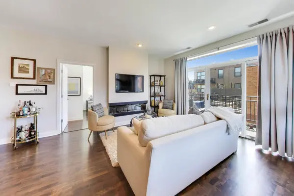 2330 W St Paul AVE #401, Chicago, IL 60647