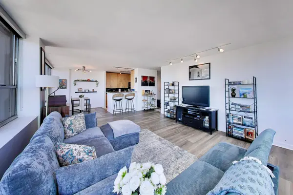 655 W Irving Park RD #3117, Chicago, IL 60613