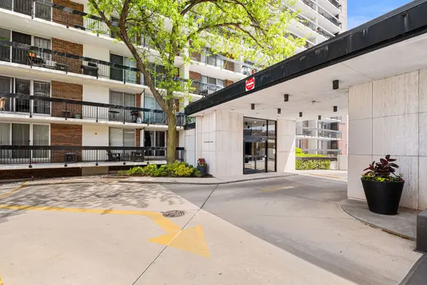 5901 N Sheridan RD #2C, Chicago, IL 60660