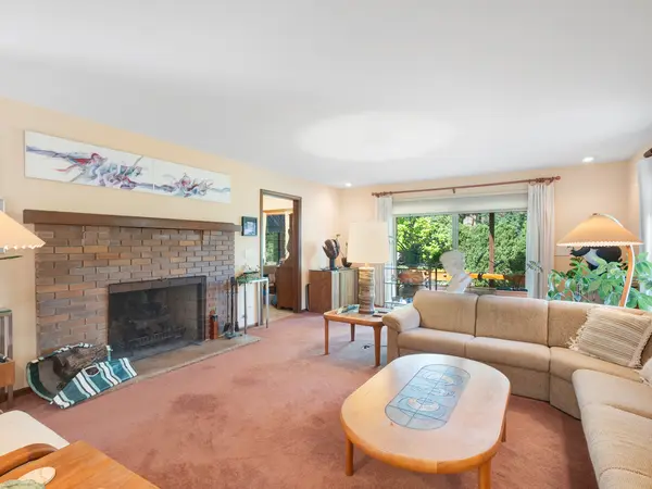 912 Burnham CT, Glenview, IL 60025