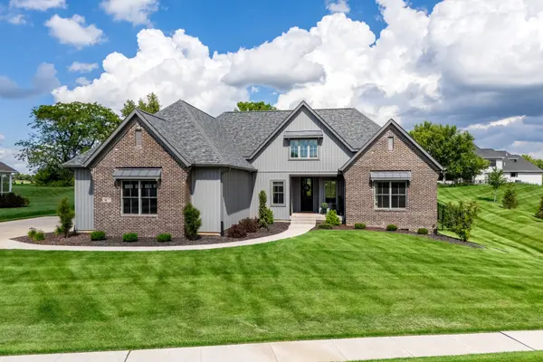 5077 Oak Ridge CT, Bettendorf, IA 52722
