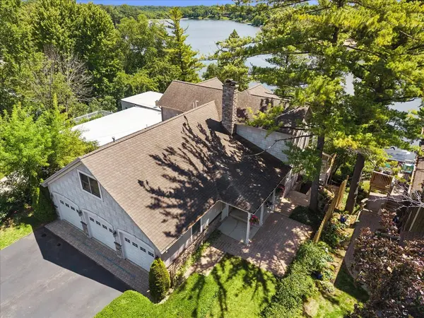 113 Hilltop DR, Lake In The Hills, IL 60156