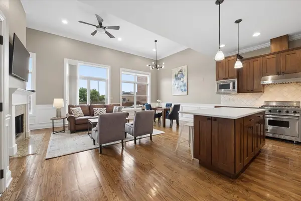 1130 W Diversey Pkwy #4W, Chicago, IL 60614