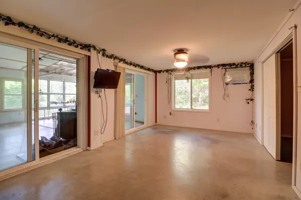 1015 Thome RD, Albany, IL 61230