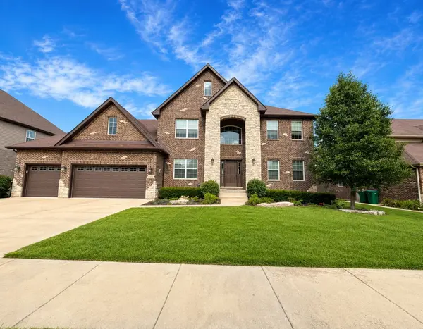 13070 Waterford DR, Lemont, IL 60439