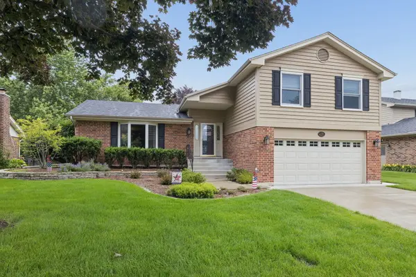 449 Farnham LN,  Wheaton,  IL 60189