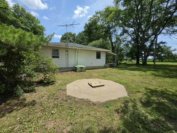 11164 State Route 14, Mcleansboro, IL 62859