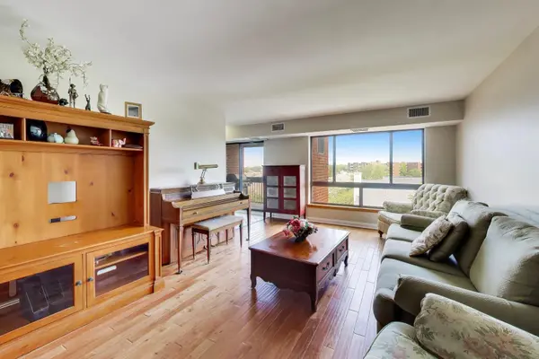 701 Forum SQ #402, Glenview, IL 60025