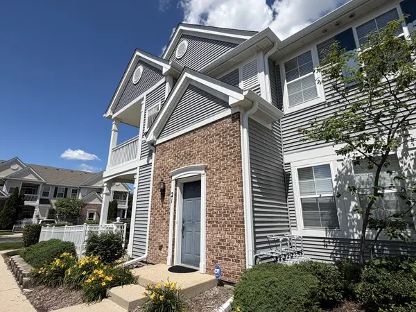 2215 Aurora DR #21, Pingree Grove, IL 60140