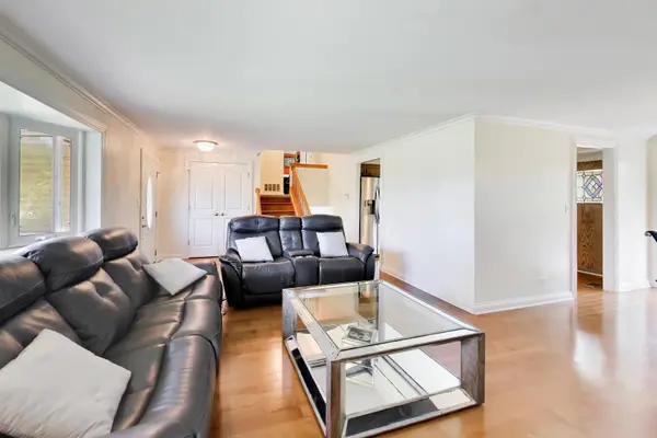 1113 W Weathersfield WAY, Schaumburg, IL 60193