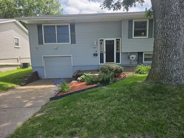 2613 N Zenith AVE, Davenport, IA 52804
