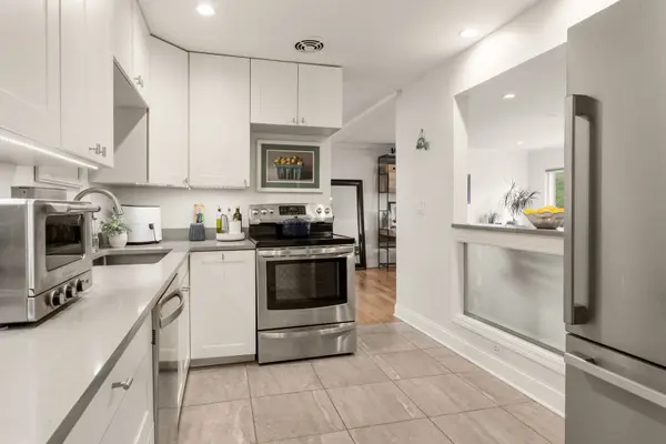 6121 N Sheridan RD #3A, Chicago, IL 60660