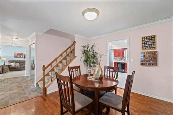 91 Kendal RD, Elk Grove Village, IL 60007