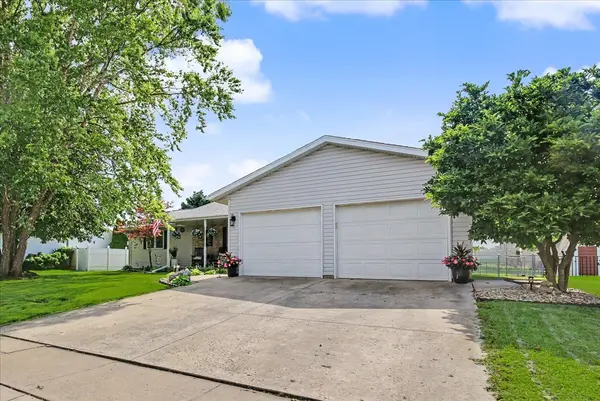 809 Cherokee LN, Pontiac, IL 61764