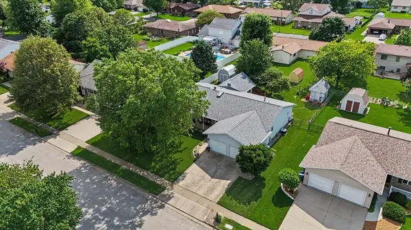 809 Cherokee LN, Pontiac, IL 61764