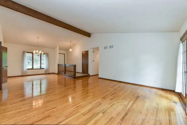 674 Honeysuckle DR, Naperville, IL 60540