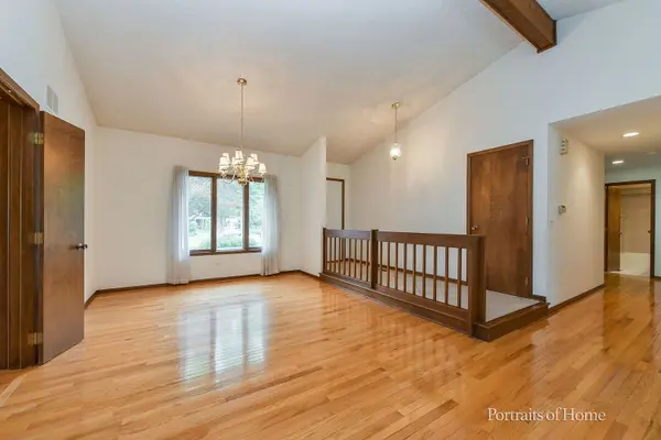 674 Honeysuckle DR, Naperville, IL 60540