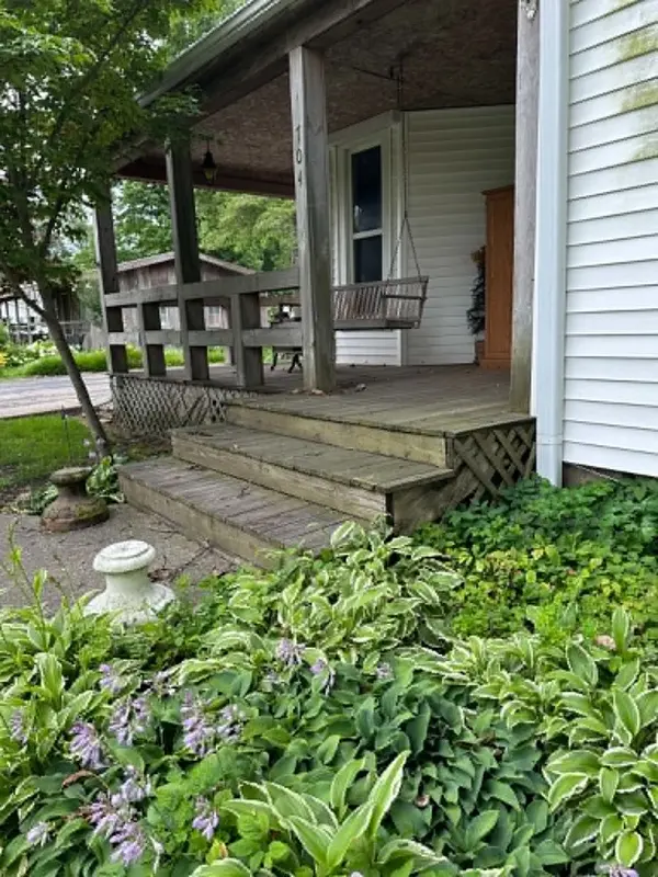 704 W Green ST, Newman, IL 61942