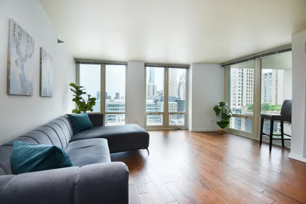 345 N La Salle DR #1702, Chicago, IL 60654