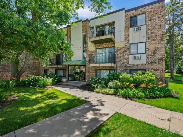 1475 N Winslowe DR #102, Palatine, IL 60074