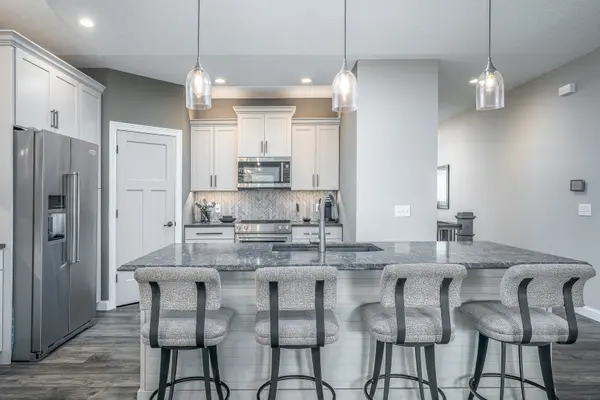 1455 W 39th ST, Davenport, IA 52806