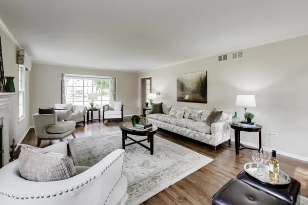 841 Woodbine LN, Northbrook, IL 60062