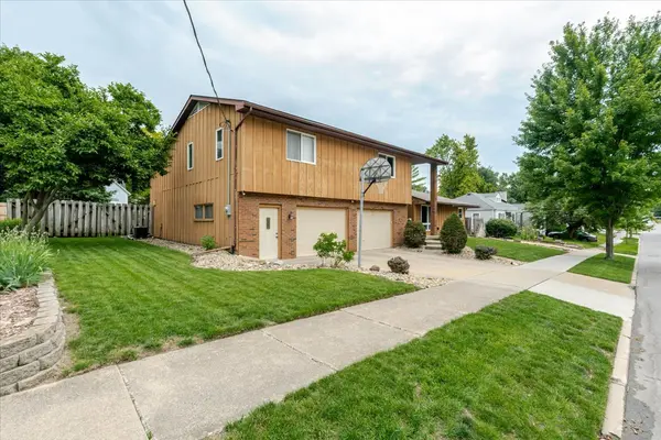 1222 S Mason ST, Bloomington, IL 61701