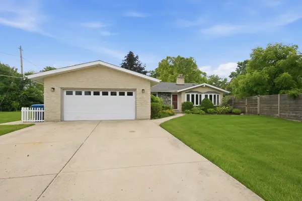 8401 W 85th ST, Hickory Hills, IL 60457