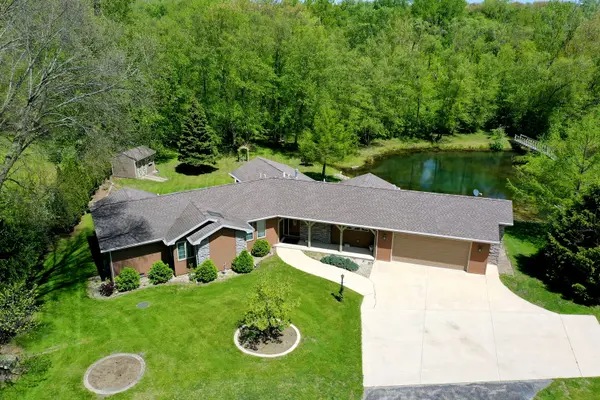 27 Birchwood LN, St. Anne, IL 60964
