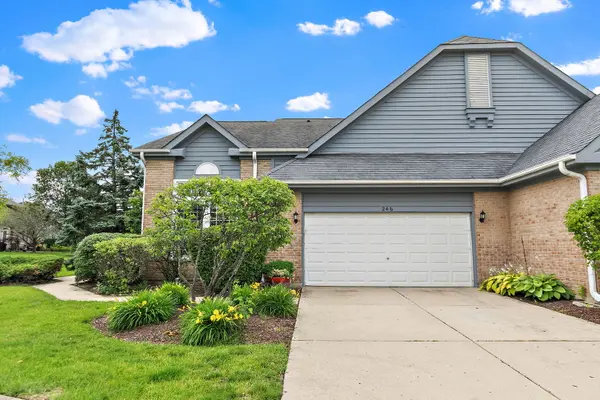 246 Lynwood LN, Bloomingdale, IL 60108