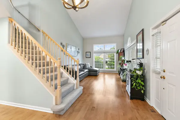 246 Lynwood LN, Bloomingdale, IL 60108