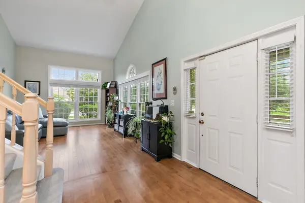 246 Lynwood LN, Bloomingdale, IL 60108