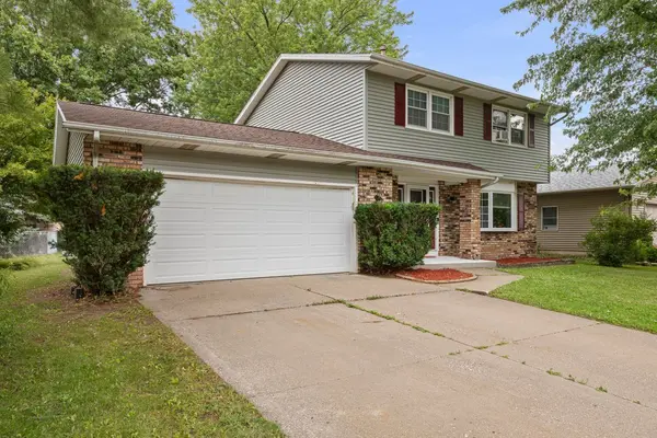 816 W 57th ST, Davenport, IA 52806