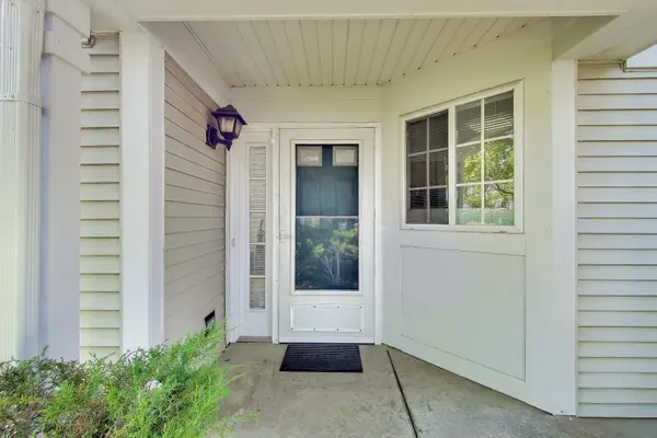 1160 Bristol LN, Buffalo Grove, IL 60089