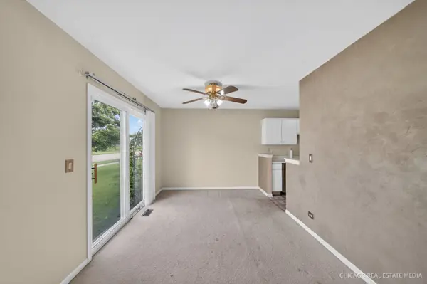 1320 Jenna DR #A, South Elgin, IL 60177