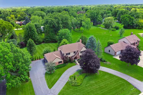 46 Carlisle RD, Hawthorn Woods, IL 60047